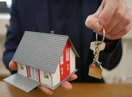 央行今年首度降息！首套房贷利率降至历史低位