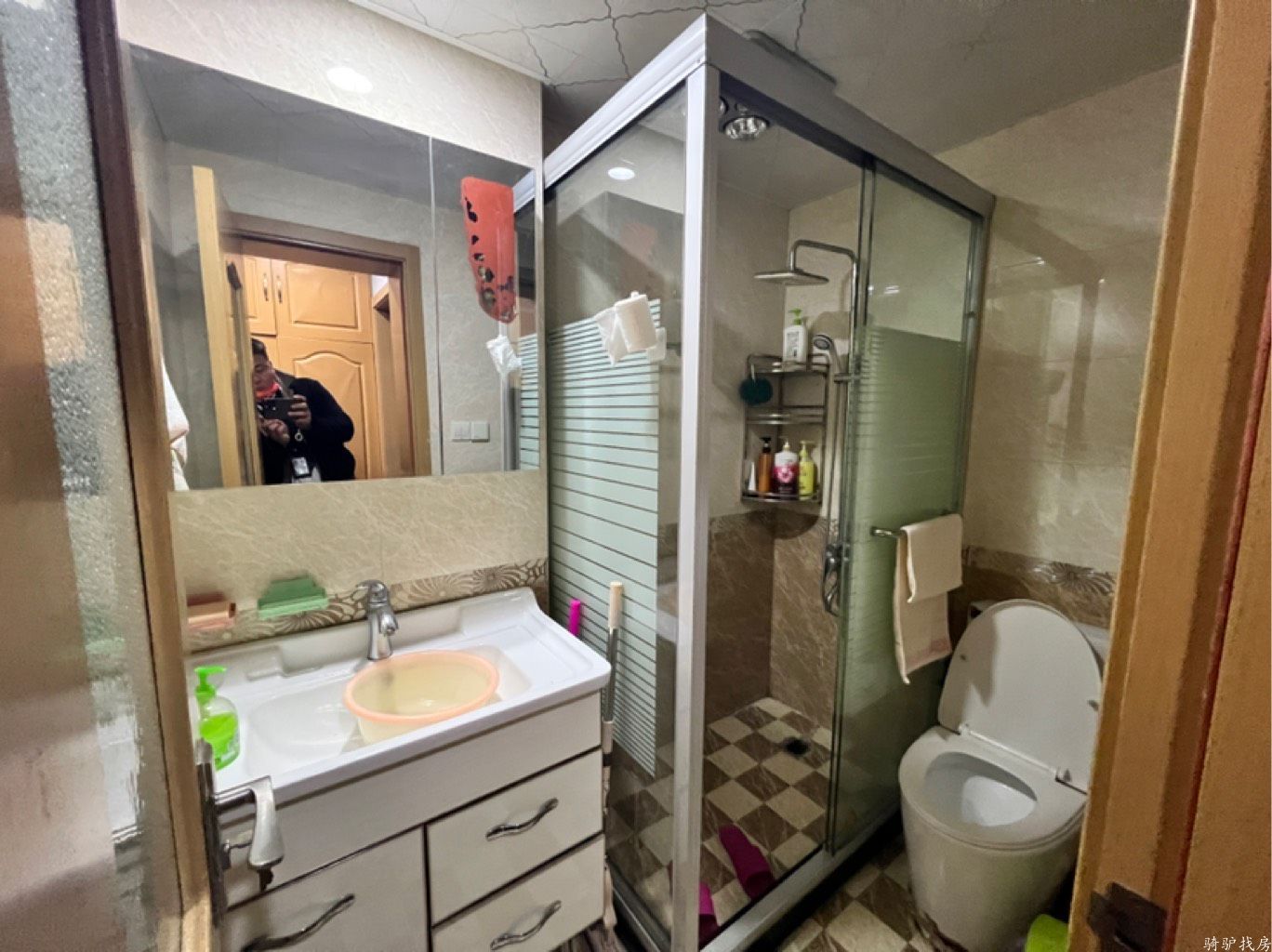 81f7e6c986888e54e8a6587e82684565