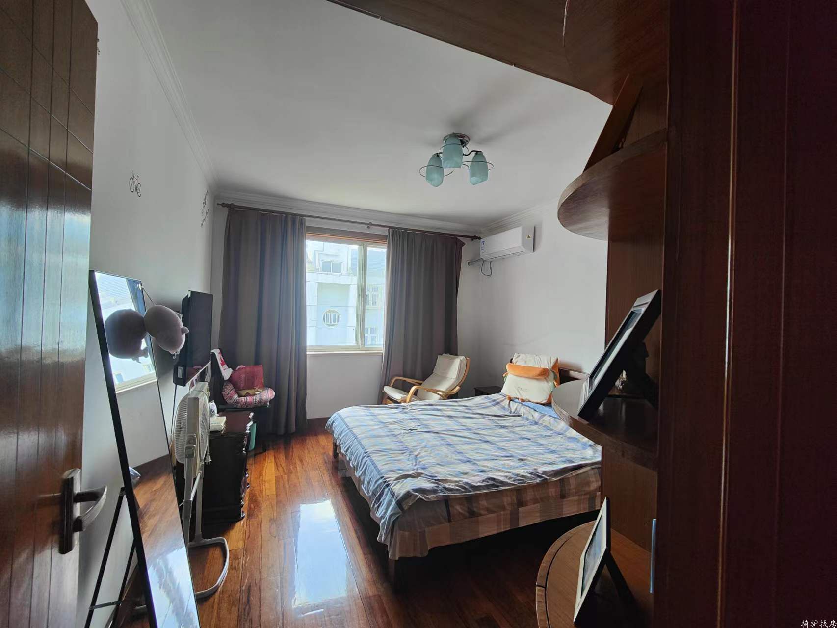 58f18878e7e5e85b5b8acaf476904856