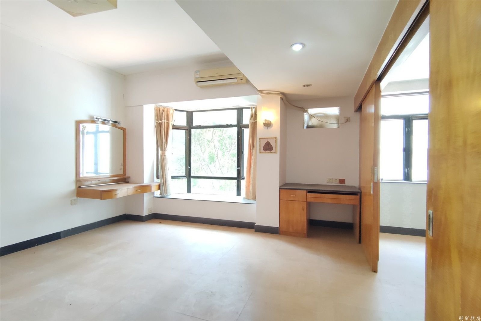 350198588e5255bf41ae353738754063