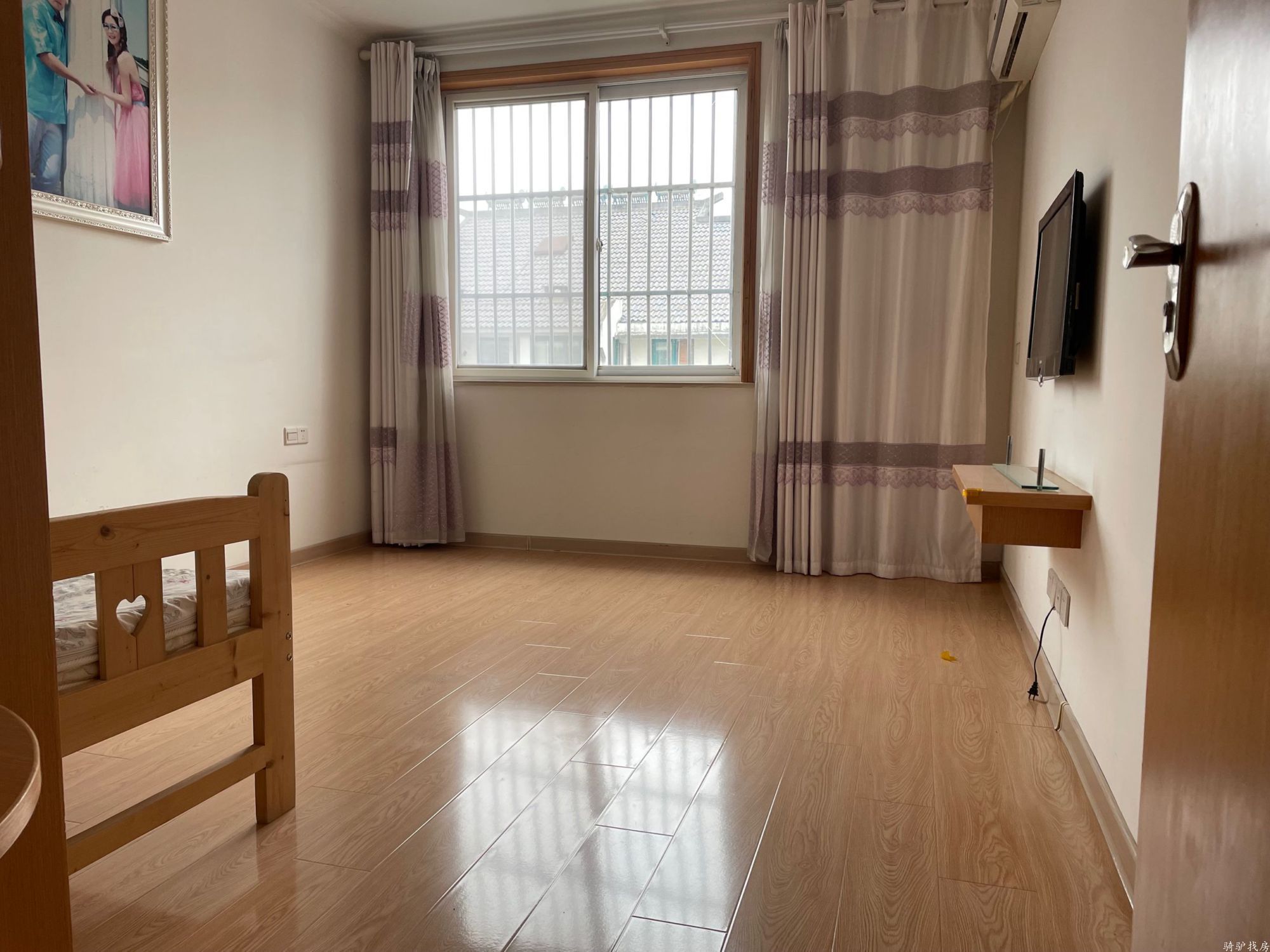 e9e7c7fbb30d144f11bb63afcba27a34