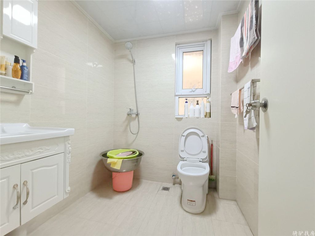 4b37b5aa92d435fdd428f5784bc73515