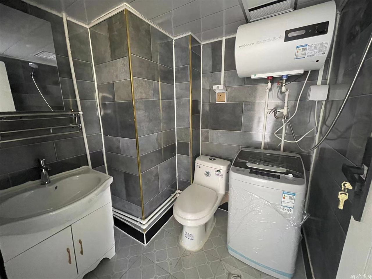 56c1c1ed92889104a365b6758048947a