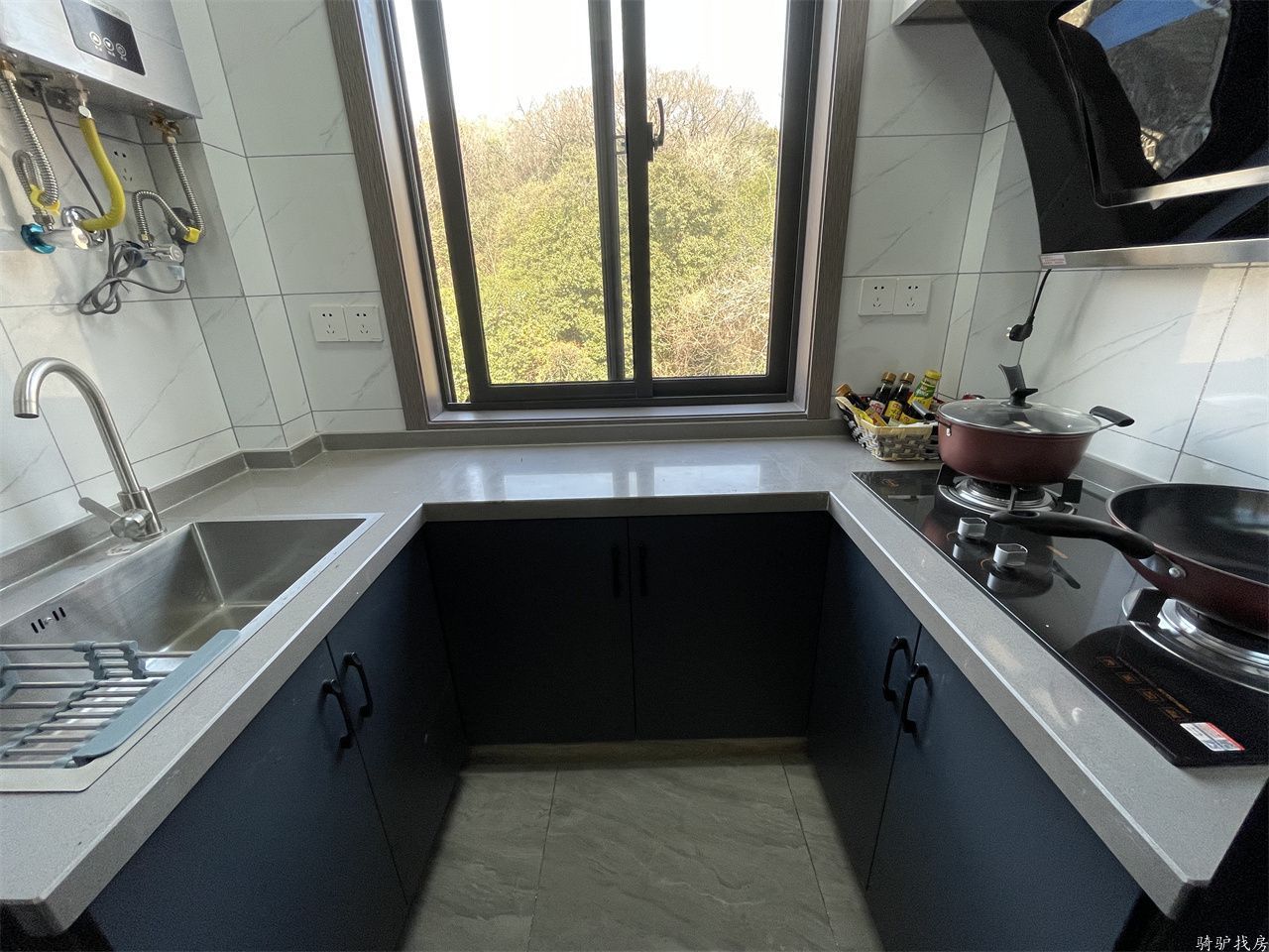 1666b388820bc7c5d3547e0d9e030bb8