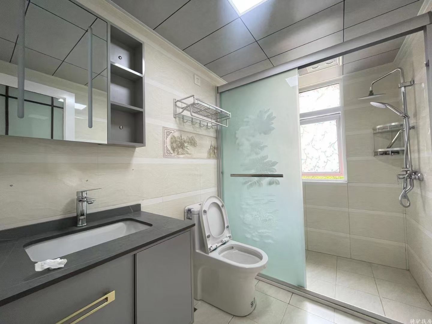 e92344725caf74343e1c8bbb3f8c27bc