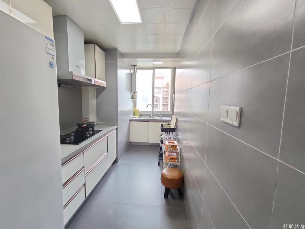 e18e8ad074a91275cd99c5b9a0c170dc